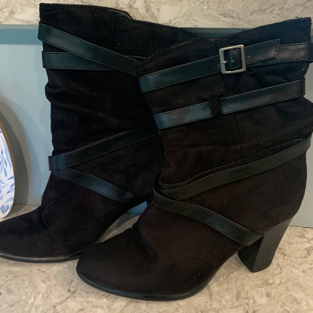 Jaclyn Smith Black Heeled Boots with Straps